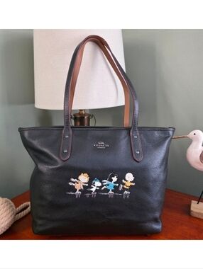 Coach 18904 Peanuts Snoopy Limited Edition City Tote Black Leather Bag